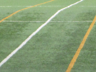 Sääksjärven urheilupyhätön nurmea. Kesällä palloillaan, talvella luistellaan