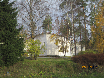 Kuljun terveysasema siellä mäen päällä kököttää